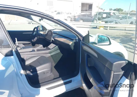 2024 Tesla Model Y Long Range Dual Motor All-Wheel Drive from USA, damaged, VIN 7SAYGDEE5RA305213